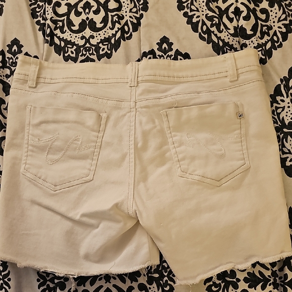 Ashley By 26 International Cream Frayed Hem Denim Shorts - Picture 3 of 3